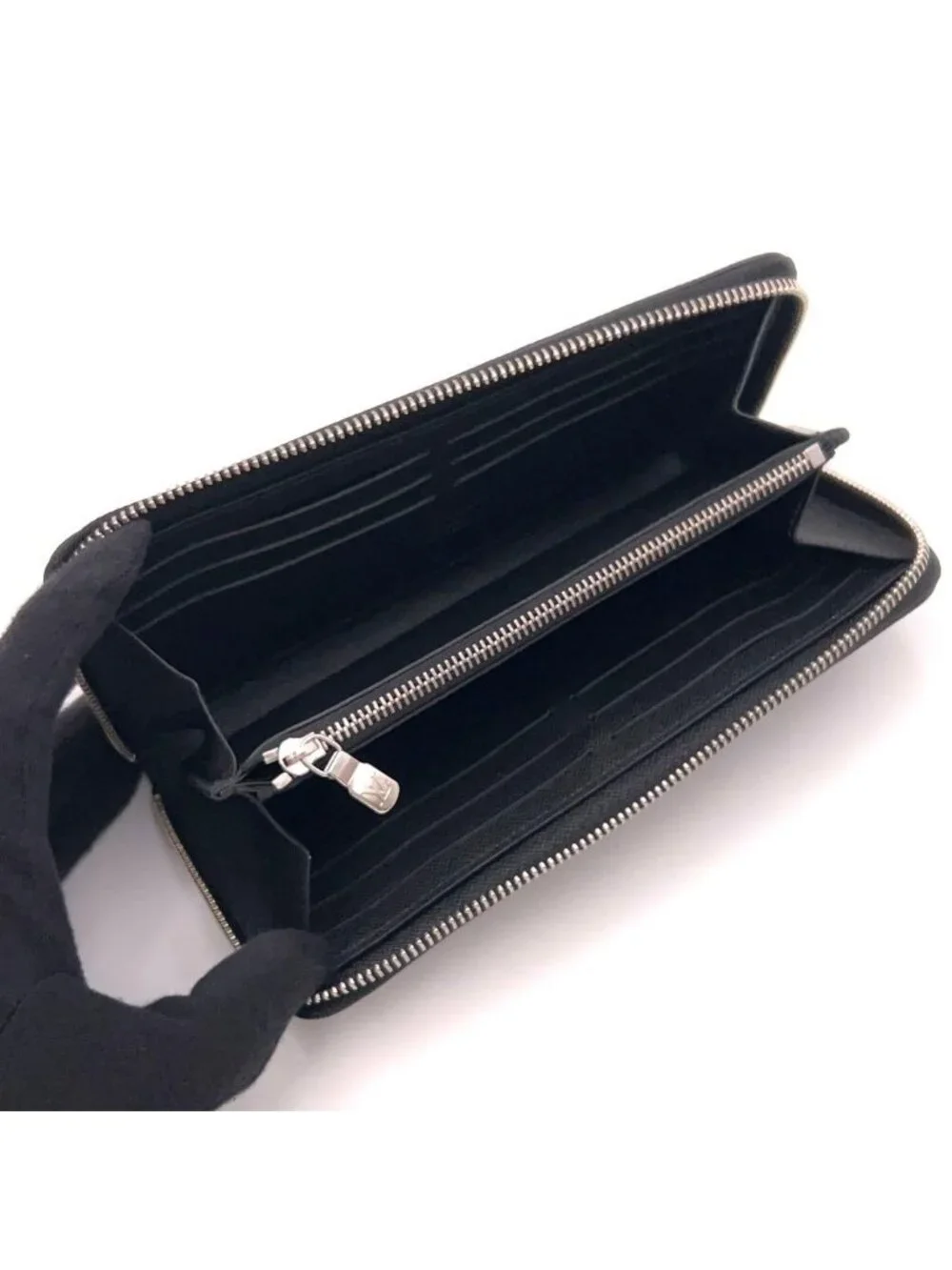 Louis Vuitton Taiga Zippy Wallet Horizontal Black